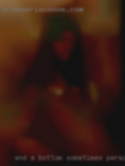 And a bottom (sometimes personals sw) girl.
