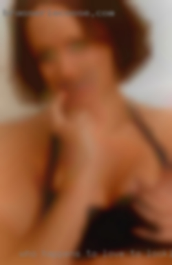Who happens to love to looking give head?
